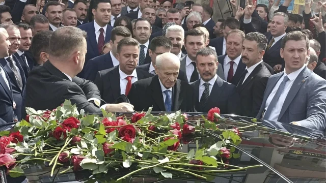 Devlet Bahçeli, Türkeş’in mezarını ziyaret etti