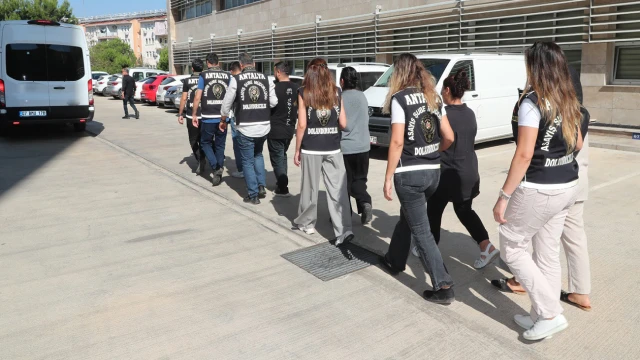  0850’li hat kullanarak 6 milyon liralık vurgun yaptılar