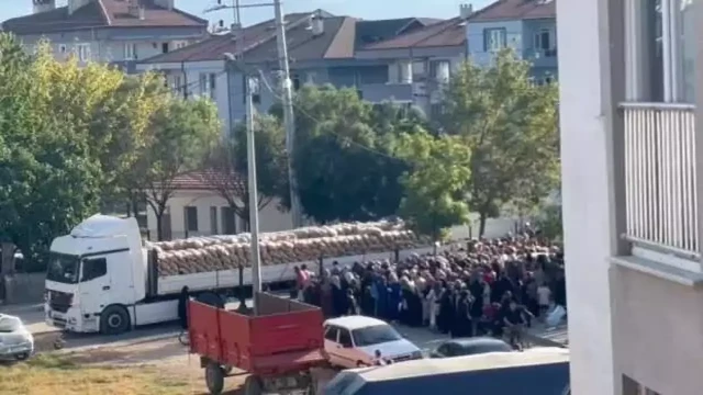 30 ton patatesi ücretsiz dağıttılar