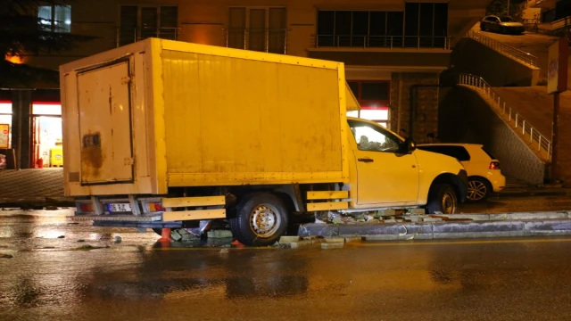 Başkentte sağanak yağış hayatı olumsuz etkiledi