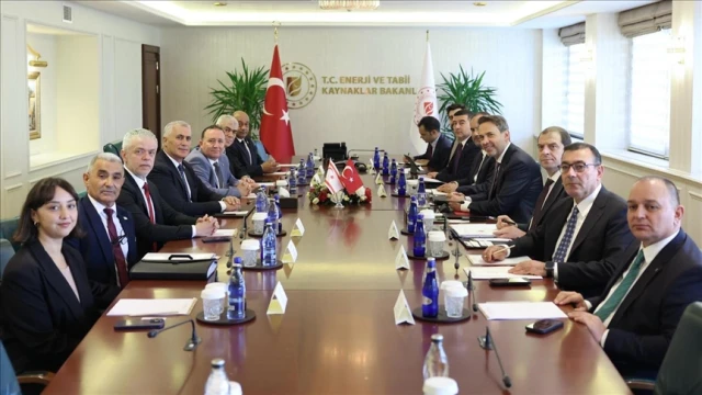 Bakan Bayraktar, KKTC ve Botsvana enerji bakanlarıyla görüştü