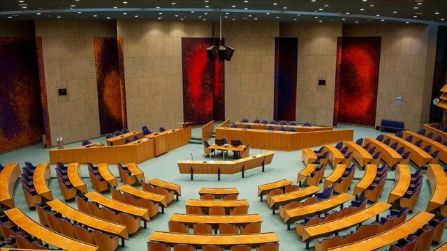Hollanda'da Dışişleri Bakanı istifa etti