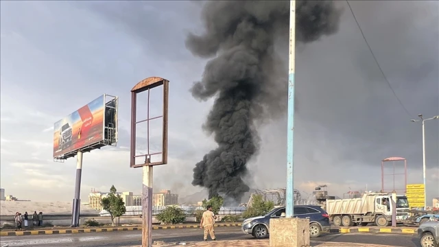 İsrail'in Sana'ya düzenlediği hava saldırılarında 2 kişi öldü
