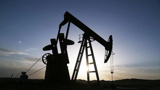 Petroldeki düşüş, devlerin kârını 25 milyar dolar eritti