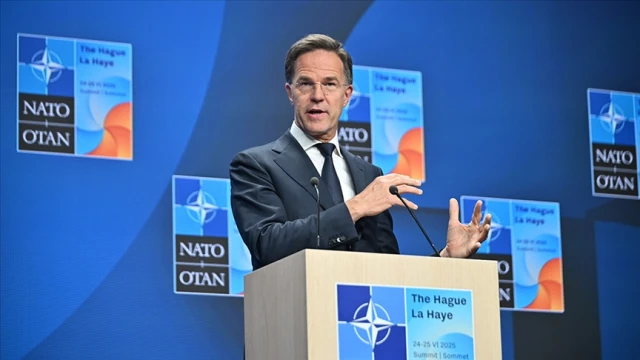 Rutte'den, savunma sanayisi yüksek tutma çağrısı