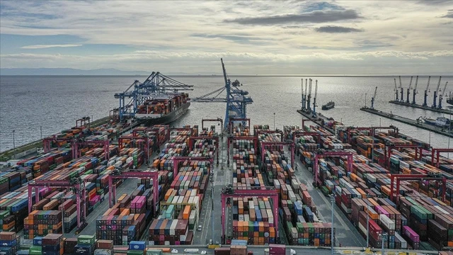 Türk Eximbank'tan 25,4 milyar dolarlık ihracat