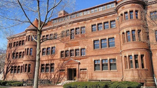 ABD, Harvard Üniversitesinin fonları durdurmak için harekete geçti