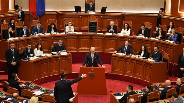 Arnavutluk'ta hükümet kuruldu