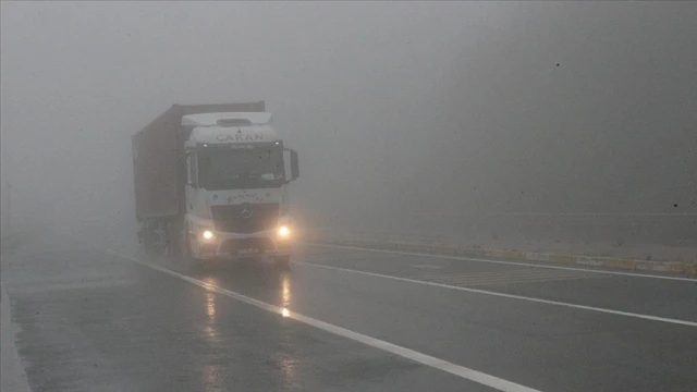 Bolu Dağı'nda sis ve sağanak ulaşımı etkiledi