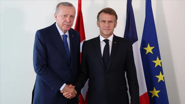Cumhurbaşkanı Erdoğan, Macron ile bir araya geldi