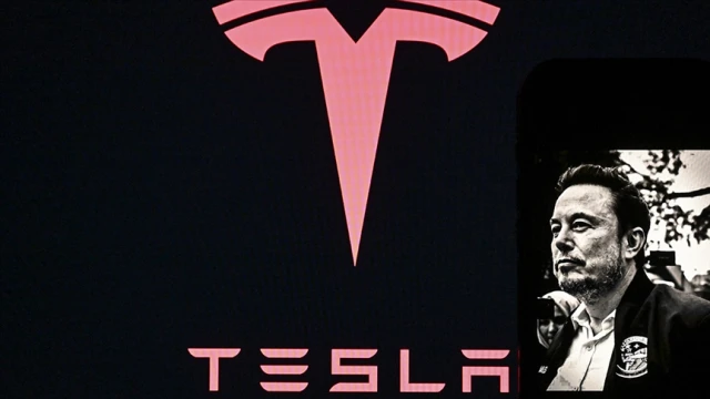 Elon Musk, 1 milyar dolarlık Tesla hissesi aldı