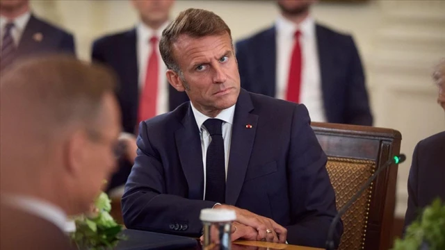 Fransa'da hükümet düştü