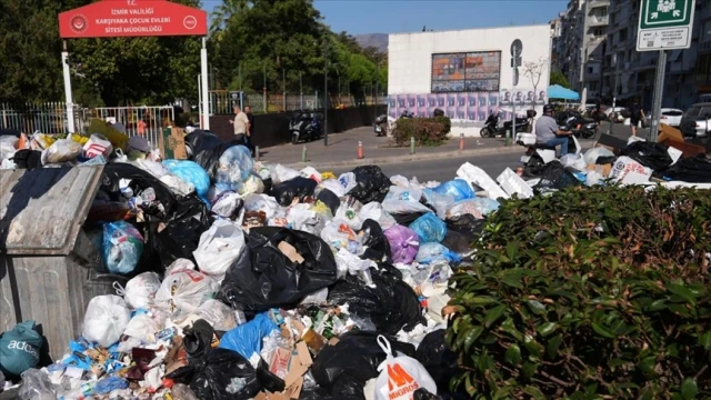 Karşıyaka'da işçiler eylemlerini sürdürüyor