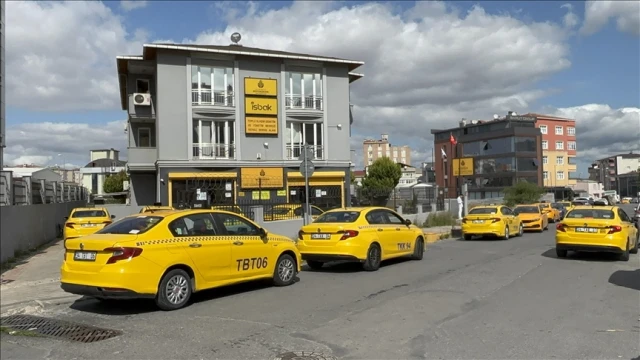 Taksiciler yeni tarife için cihazlarını güncelletiyor