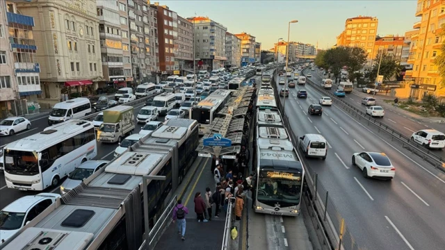 30 yaş üstü öğrencilerin indirimli ulaşım hakkını mahkemeye taşındı