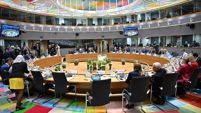 AB liderleri ortak savunmada mutabık kaldı