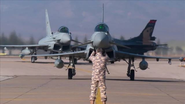 Almanya, Polonya'da Eurofighter uçakları konuşlandıracak
