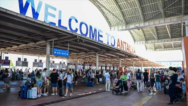 Antalya'ya gelen turist sayısı 14 milyonu aştı