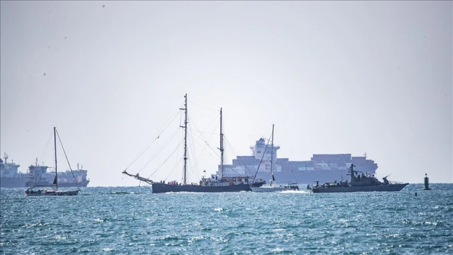 İsrail, Küresel Sumud Filosu'na katılanları sınır dışı edecek