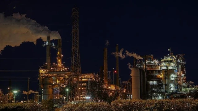 Küresel petrol talebi artış öngörüsünü düşürdü