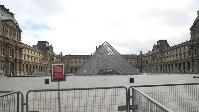 Louvre Müzesi soygununda 2 kişi gözaltına alındı