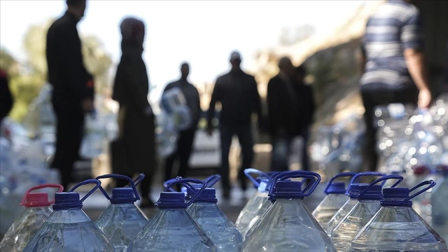 Su kesintisi vatandaşları çeşmelere yöneltti