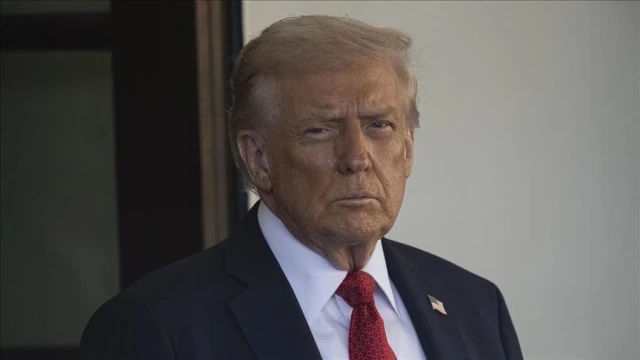 Trump, Kanada'ya yüzde 10 ek tarife uygulayacak