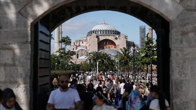 Yerli turistler 116,9 milyar lira seyahat harcaması yaptı
