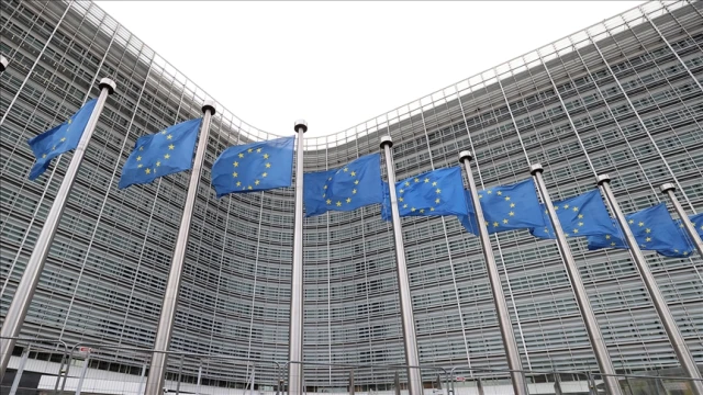 AB Komisyonu: Putin'e yönelik baskıyı artırmak için devam ediyor