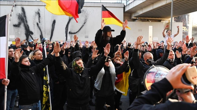Almanya'da "aşırı sağcı fikirler" gittikçe "ana akım" içinde de benimseniyor