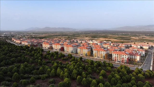 Deprem bölgesindeki inşa çalışmaları yıl sonunda tamamlanacak