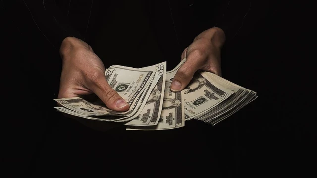 Dolar endeksi 100 seviyesinin üzerini test etti