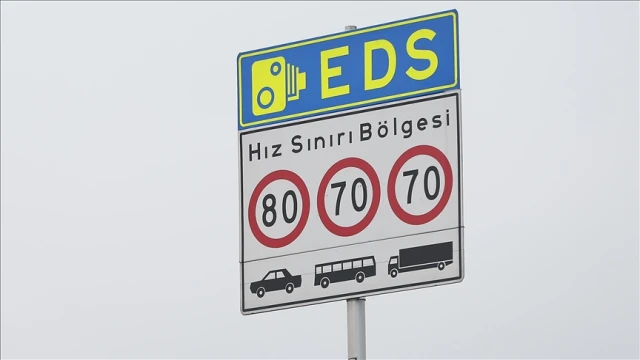 Kara yollarında 33 bin hız levhası kaldırıldı