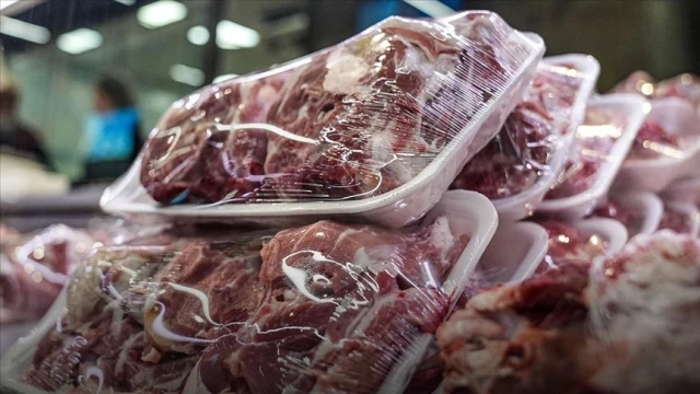 Kırmızı et ve tereyağı fiyatlarını sabitledi