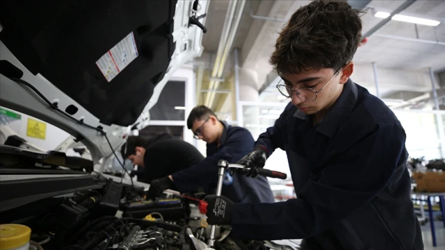 Meslek liseleri geçen yıl 7,1 milyar lira gelir elde etti