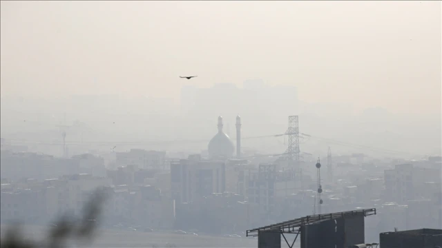Tahran'da hava kirliliğinin nedeni motosikletler