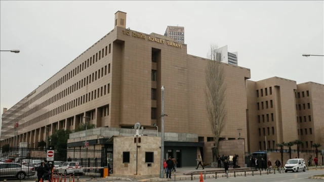 Usulsüzlükten İzmir'de 3'ü belediye çalışanı 4 şüpheli yakalandı