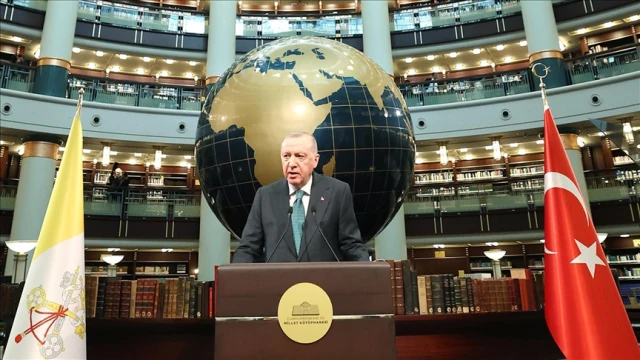 Zulümler karşısında sorumluluk alıyor, elimizi taşın altına koyuyoruz