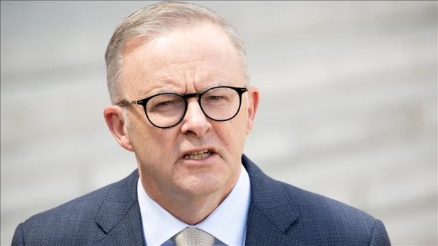 Albanese, 16 yaş altı sosyal medya yasağının savundu