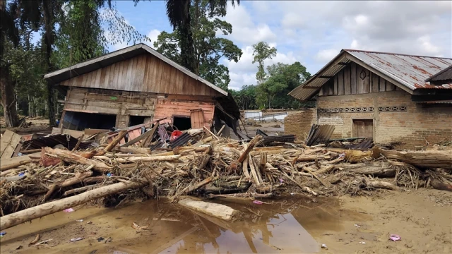 Endonezya'da şiddetli yağışlarda ölenlerin sayısı 604'e yükseldi