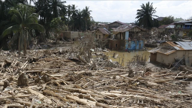Endonezya'da şiddetli yağışlarda ölü sayısı 950'ye yükseldi
