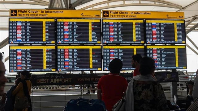 IndiGo'nun iptal ettiği sefer sayısı 1000'i aştı