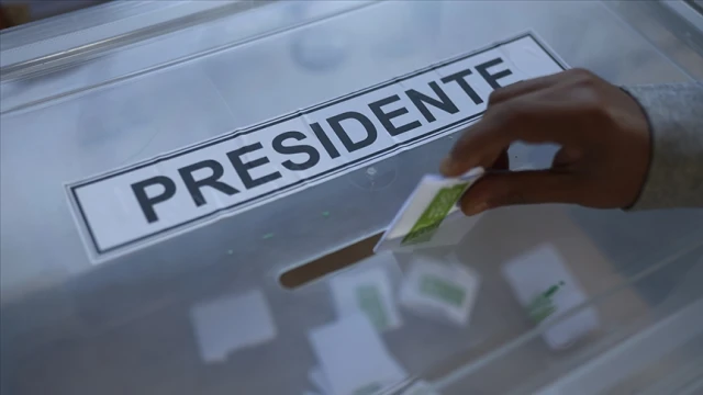 Şili'de halk, sandık başında