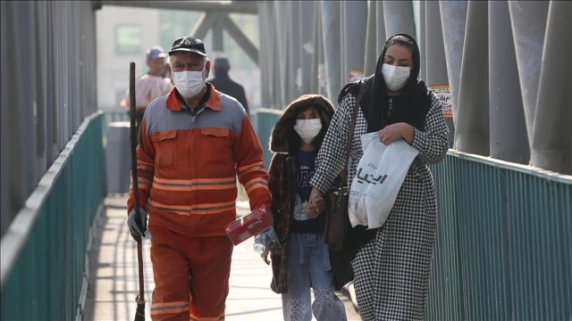 Tahran'da hava kirliliği nedeniyle okullar ve resmi kurumlar tatil edildi