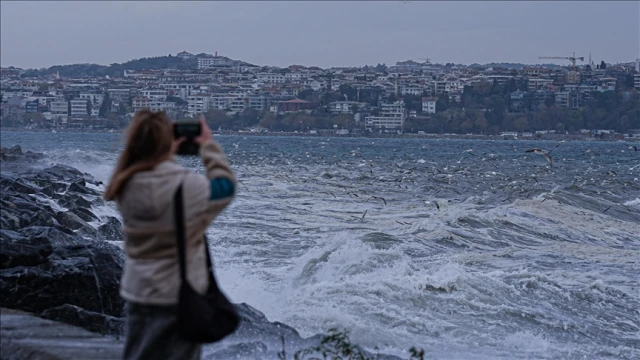 AKOM'dan İstanbul için lodos fırtınası uyarısı