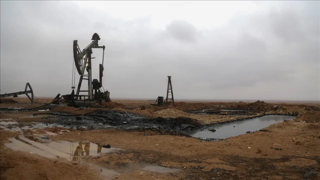 Suriye'de petrol çıkarılmaya başlandı