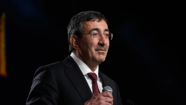 Yılmaz: Sanayide dönüşüm, cari açığı iyileştiriyor
