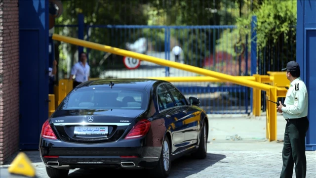 İngiltere'nin Tahran Büyükelçiliği kapatıldı