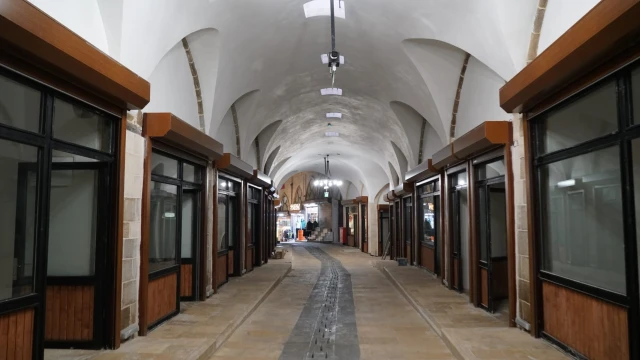 Tarihi kapalı çarşı ziyaretçiler için gün sayıyor