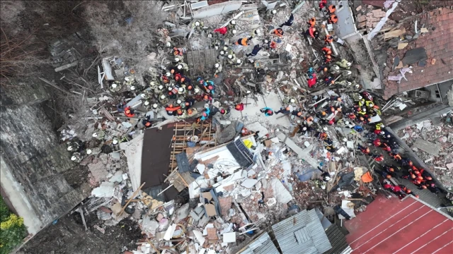 Fatih'te doğal gaz patlaması sonucu 2 bina çöktü